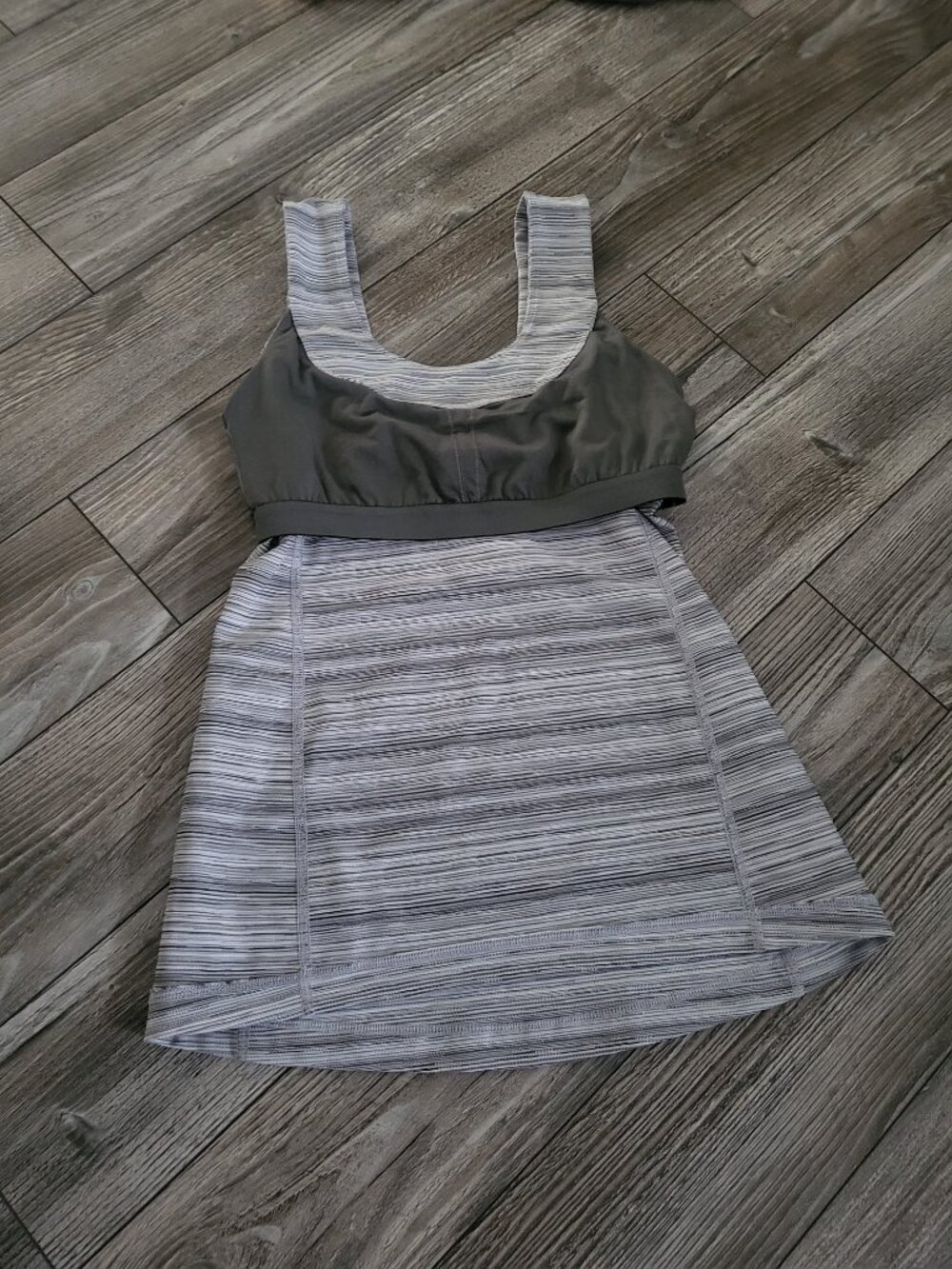 Lululemon Vintage Made in Canada Striped Gray Scoop Neck Tank Size 4 - Picture 9 of 9